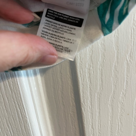 Levi's White Floral Button-Front Crop Top with Green & Pink Print - Picture 4 of 7